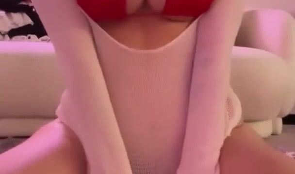 Heyimbee Onlyfans Leaked – Teasing Tits On Chair